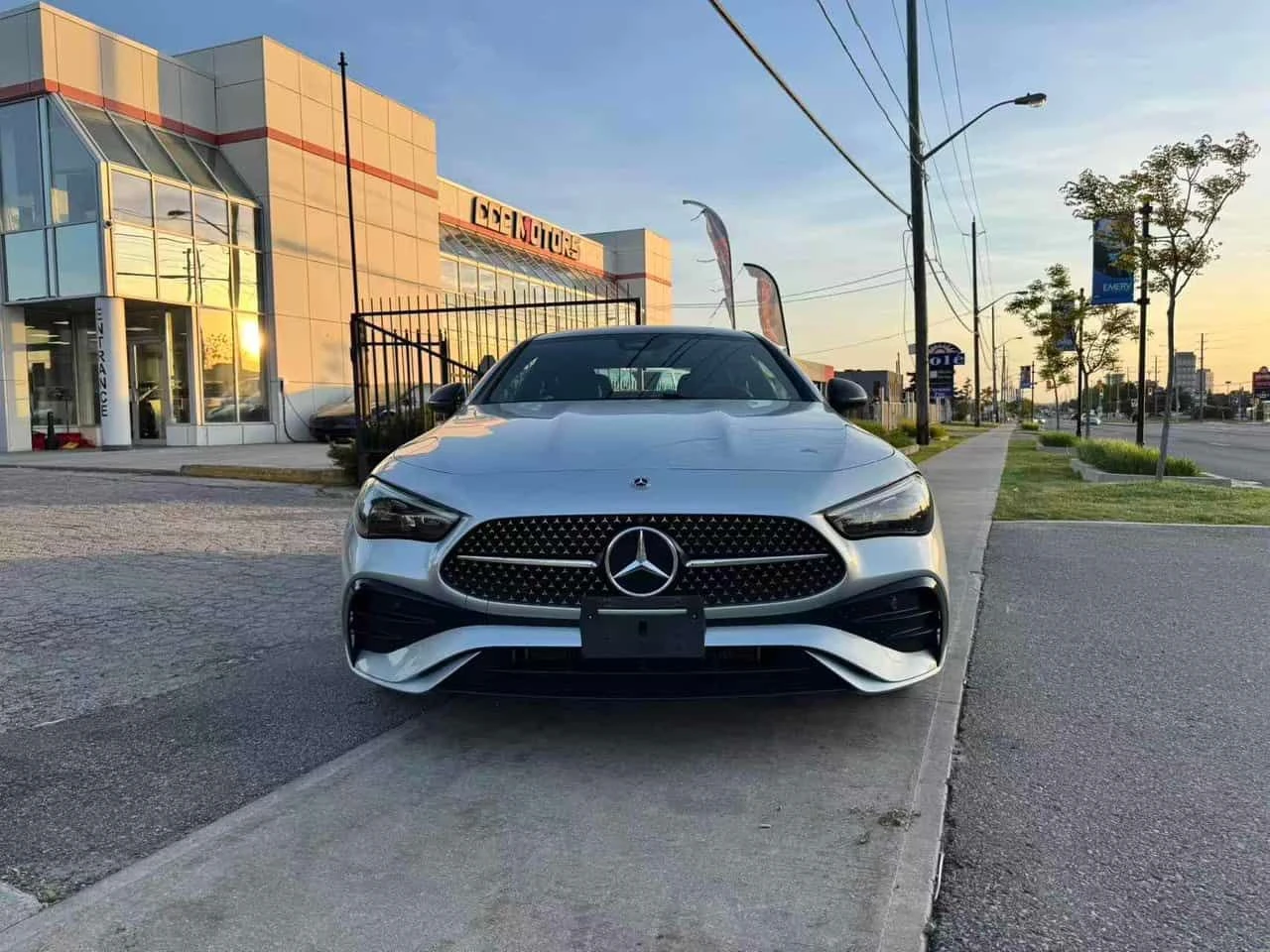 Mercedes-Benz CLE 300 | CARFAX | БЕЗ ПЪРВОНАЧАЛНА ВНОСКА, снимка 2 - Автомобили и джипове - 55187185