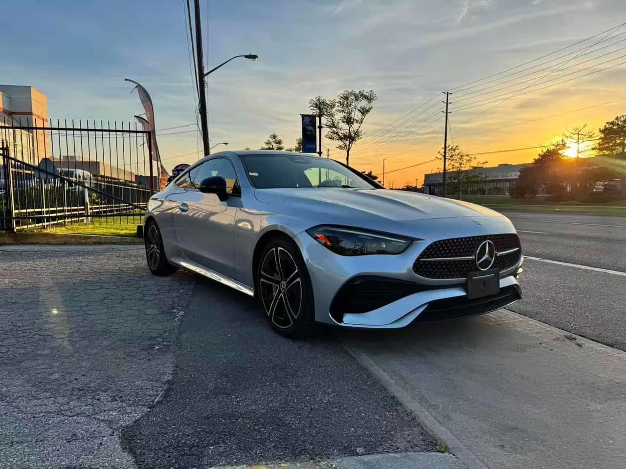 Mercedes-Benz CLE 300 | CARFAX | БЕЗ ПЪРВОНАЧАЛНА ВНОСКА, снимка 3 - Автомобили и джипове - 55187185