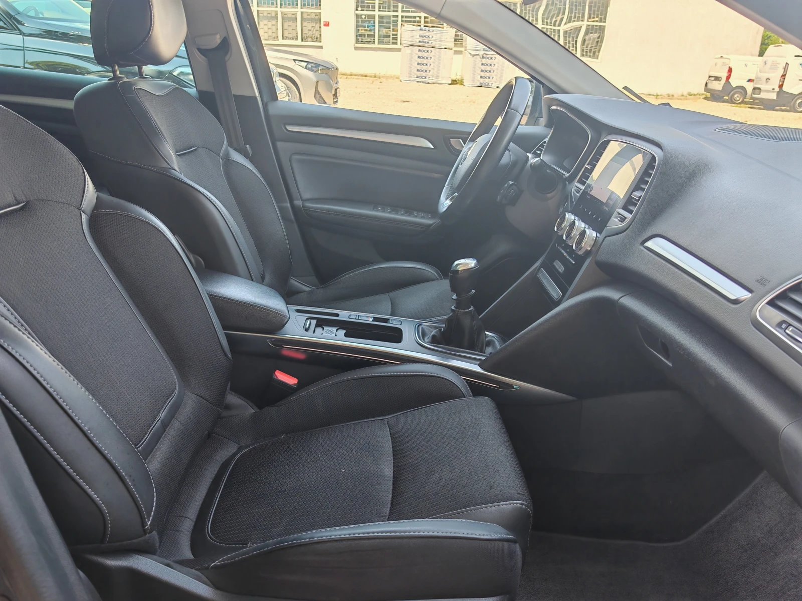 Renault Megane SW 1.33Tce 140, снимка 8 - Автомобили и джипове - 55395340