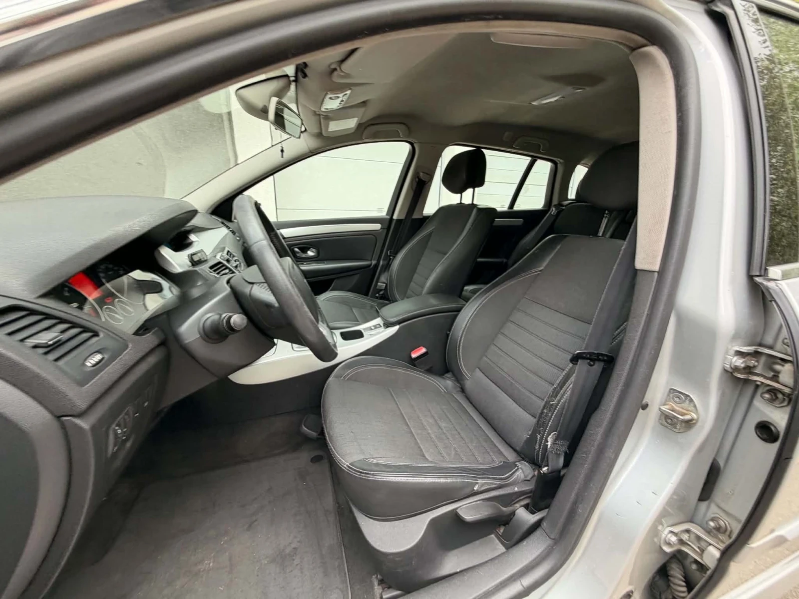 Renault Laguna Комби, снимка 3 - Автомобили и джипове - 55563648