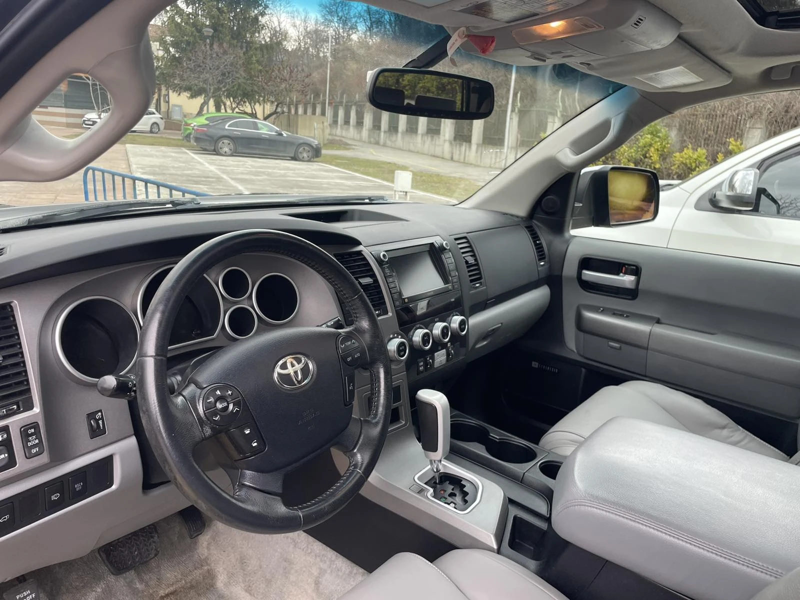 Toyota Sequoia Limited, снимка 9 - Автомобили и джипове - 54103819