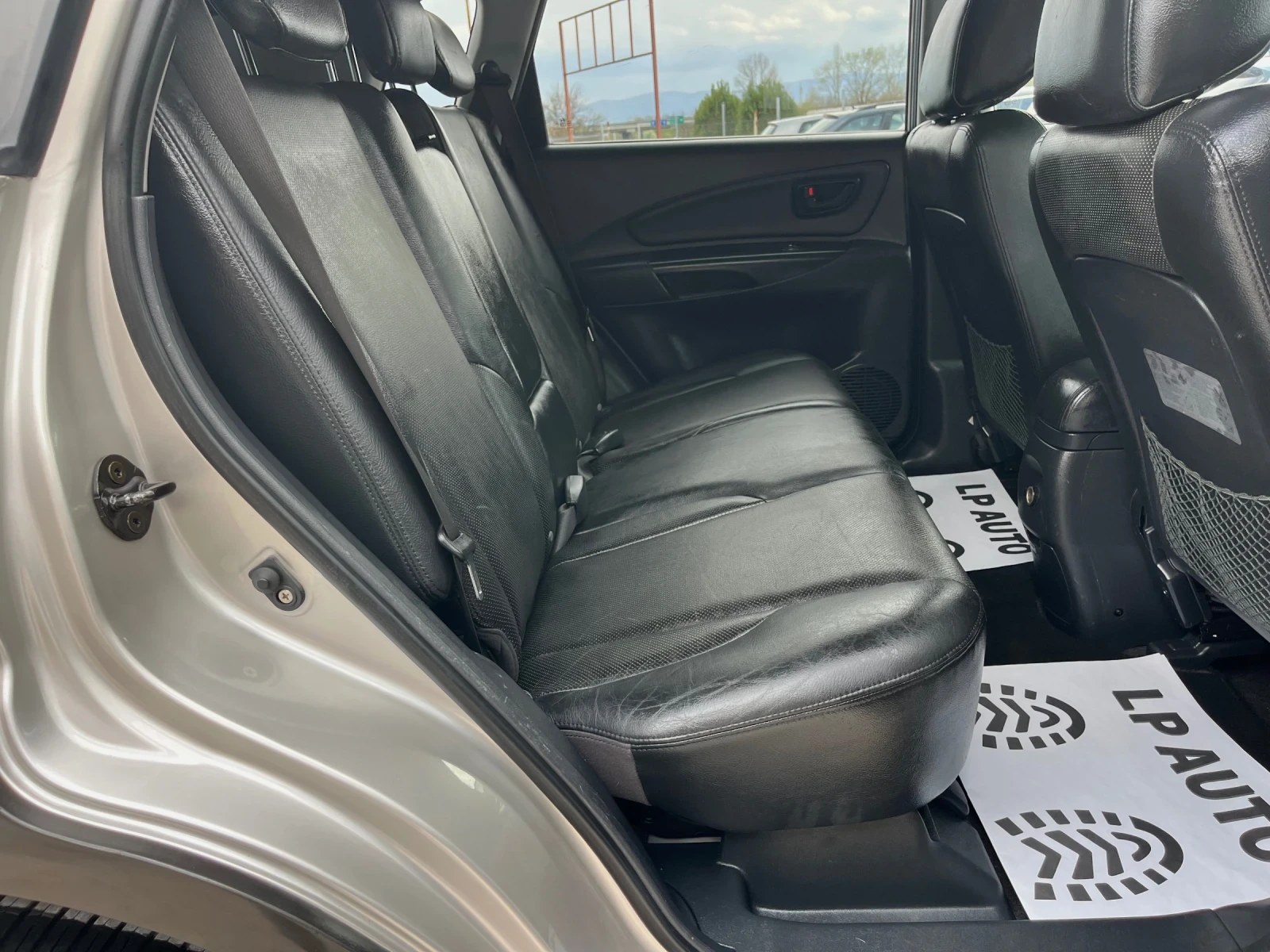 Hyundai Tucson 4WD* 2.0i* 141k.c* ГАЗ* , снимка 10 - Автомобили и джипове - 54151679