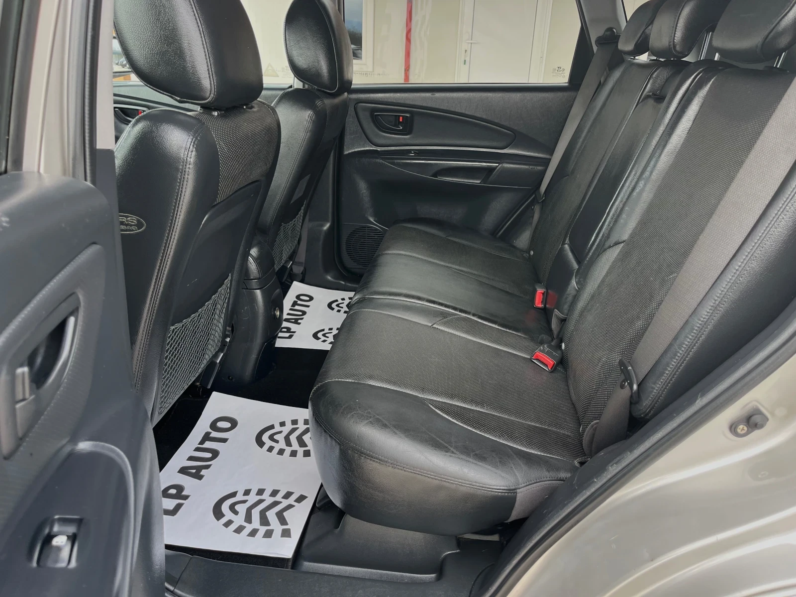 Hyundai Tucson 4WD* 2.0i* 141k.c* ГАЗ* , снимка 11 - Автомобили и джипове - 54151679