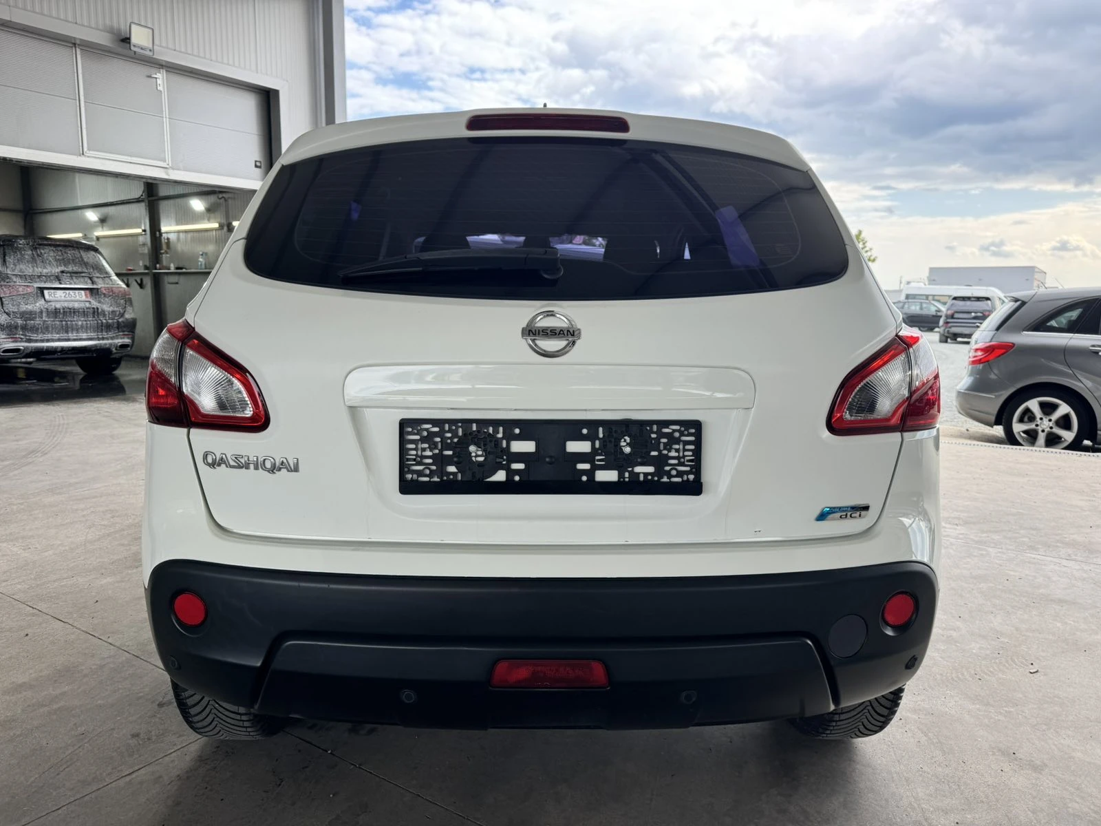 Nissan Qashqai DCI* 130ps* 6ск* ПАРКТРОНИК, снимка 4 - Автомобили и джипове - 54595885
