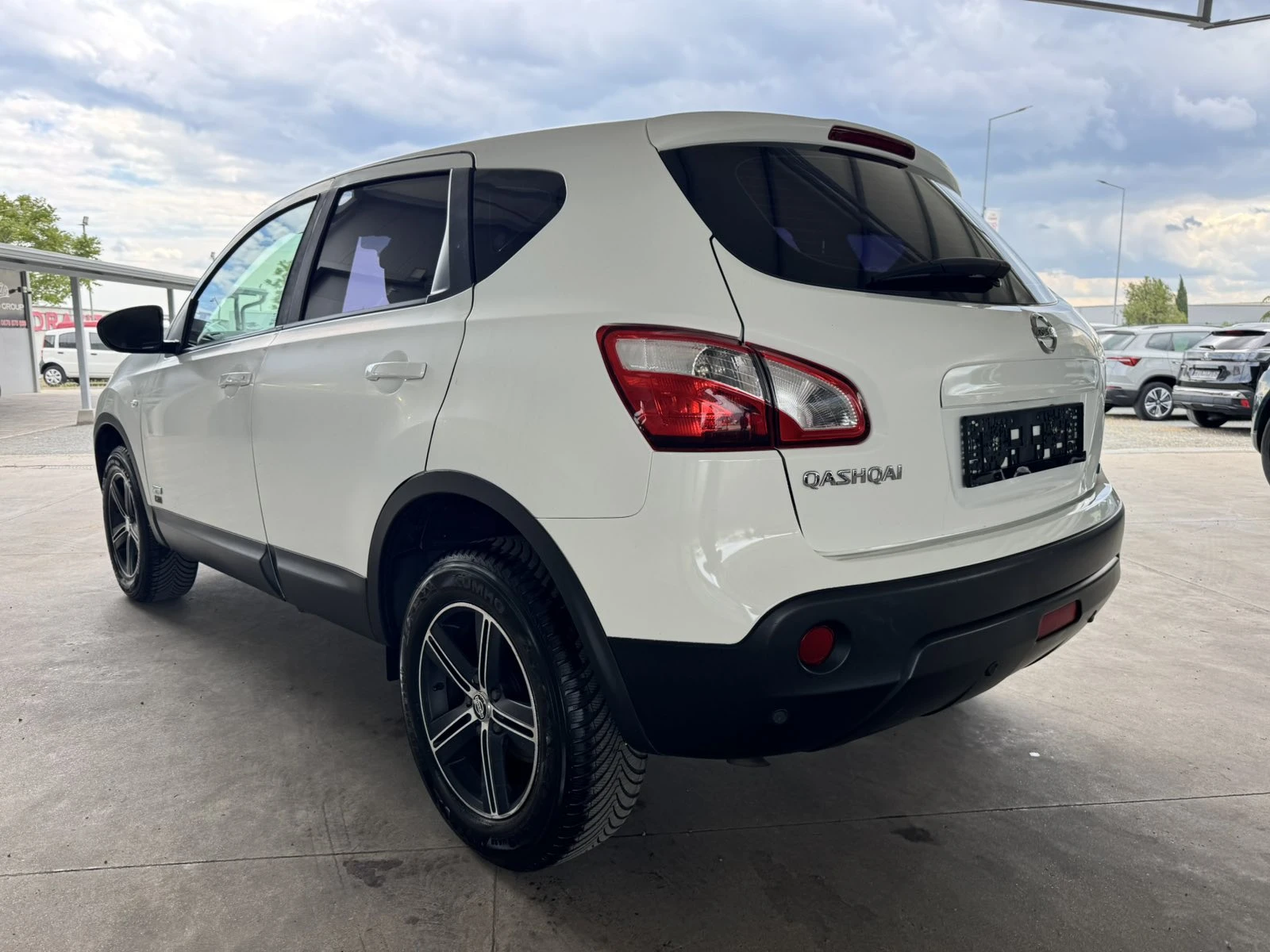 Nissan Qashqai DCI* 130ps* 6ск* ПАРКТРОНИК, снимка 3 - Автомобили и джипове - 54595885