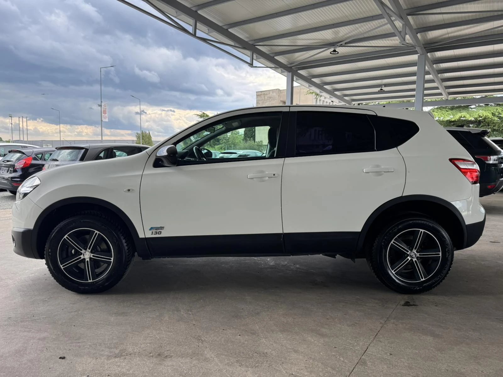 Nissan Qashqai DCI* 130ps* 6ск* ПАРКТРОНИК, снимка 2 - Автомобили и джипове - 54595885
