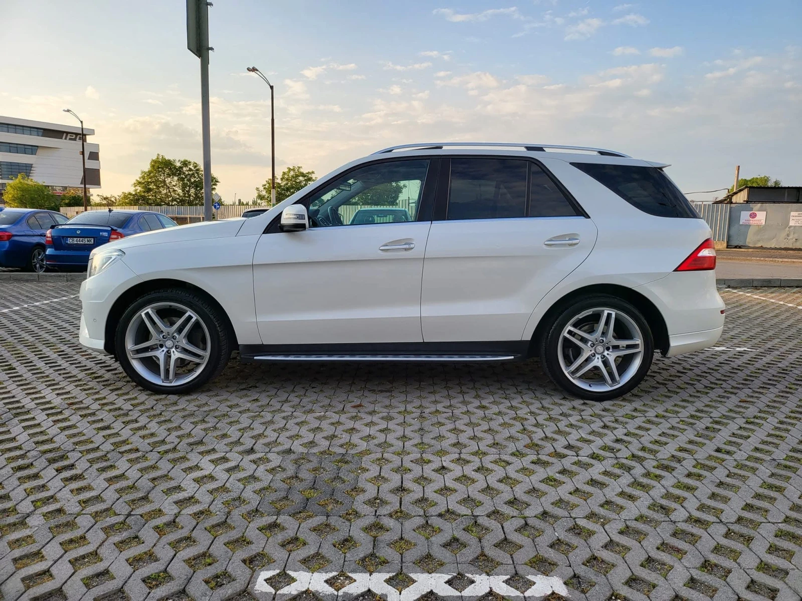 Mercedes-Benz ML 350 Германия ФУЛ Екстри AMG paket, снимка 13 - Автомобили и джипове - 54653351