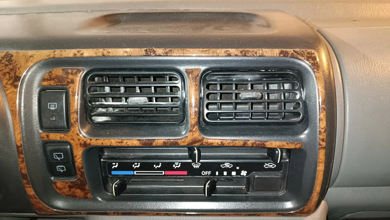 Suzuki Jimny 1, 3 / бензин, снимка 8 - Автомобили и джипове - 54800010