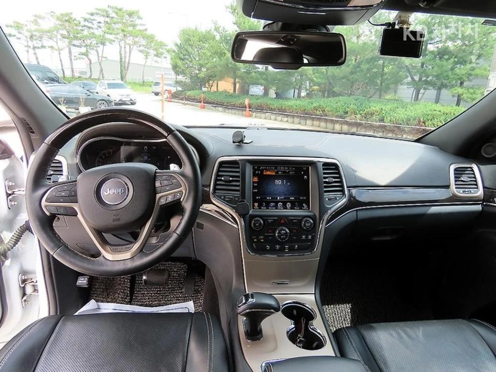 Jeep Grand Wagoneer, снимка 6 - Автомобили и джипове - 54858545