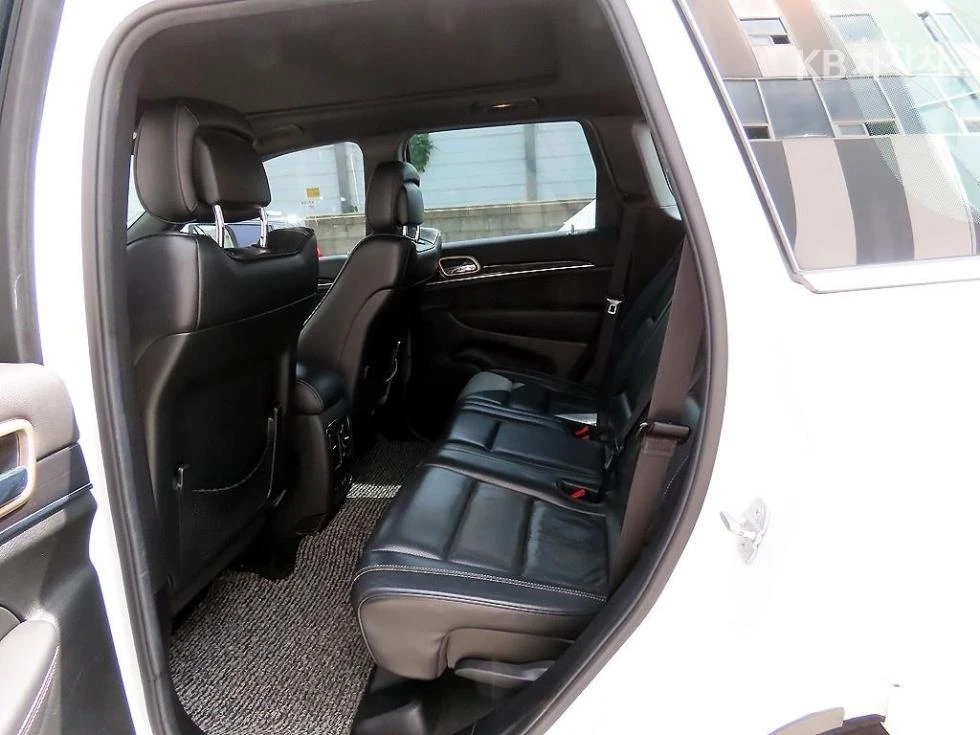 Jeep Grand Wagoneer, снимка 13 - Автомобили и джипове - 54858545