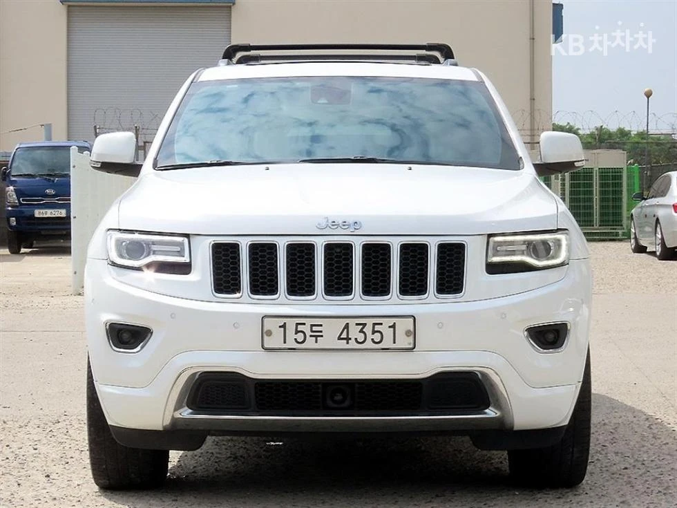 Jeep Grand Wagoneer, снимка 2 - Автомобили и джипове - 54858545