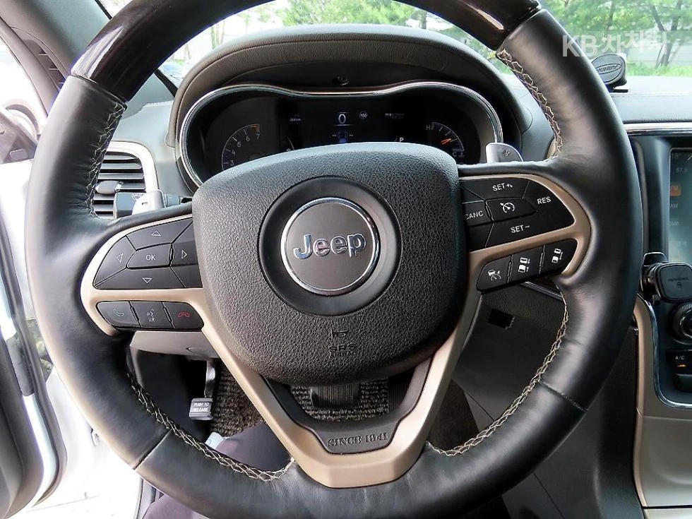 Jeep Grand Wagoneer, снимка 7 - Автомобили и джипове - 54858545