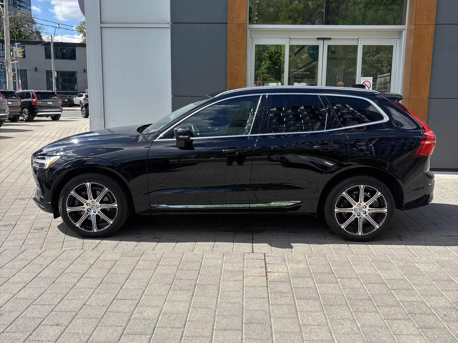 Volvo XC60 Inscription * H&K * ПАНОРАМА * 2 КЛЮЧА * , снимка 3 - Автомобили и джипове - 54963912