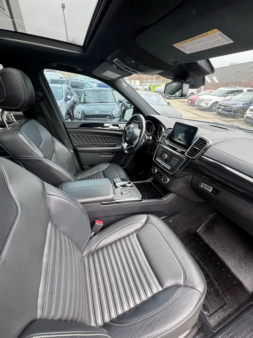Mercedes-Benz GLE 500 550/ 4MATIC AMG LINE/360CAM/PANORAMA/SHADOW LINE/, снимка 11 - Автомобили и джипове - 55152082