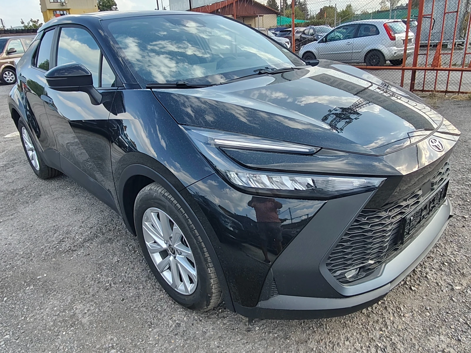 Toyota C-HR HYBRID !! 7 хил.км !!! , снимка 2 - Автомобили и джипове - 55903546