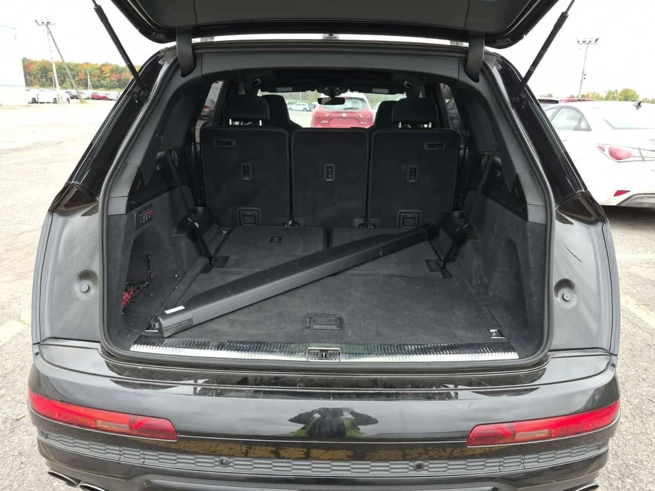 Audi SQ7 MATRIX| MASSAGE| ВЪЗДУХ| B&O| 2 КЛЮЧА| , снимка 14 - Автомобили и джипове - 56324357