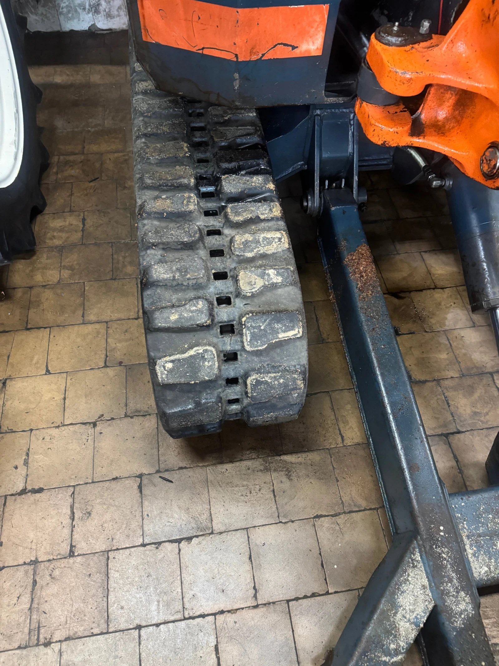 Трактор Kubota KH70 - изображение 3