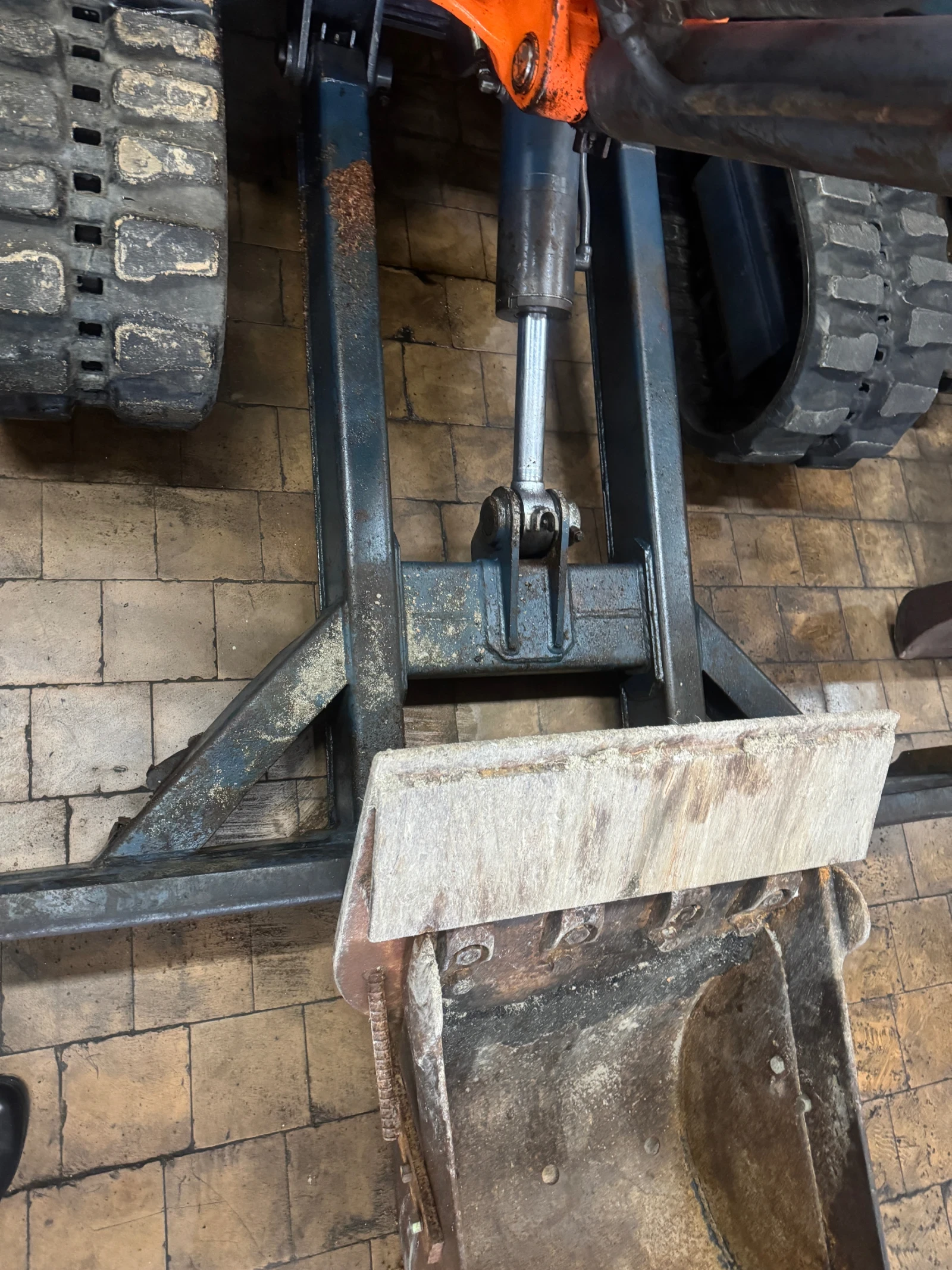 Трактор Kubota KH70 - изображение 4