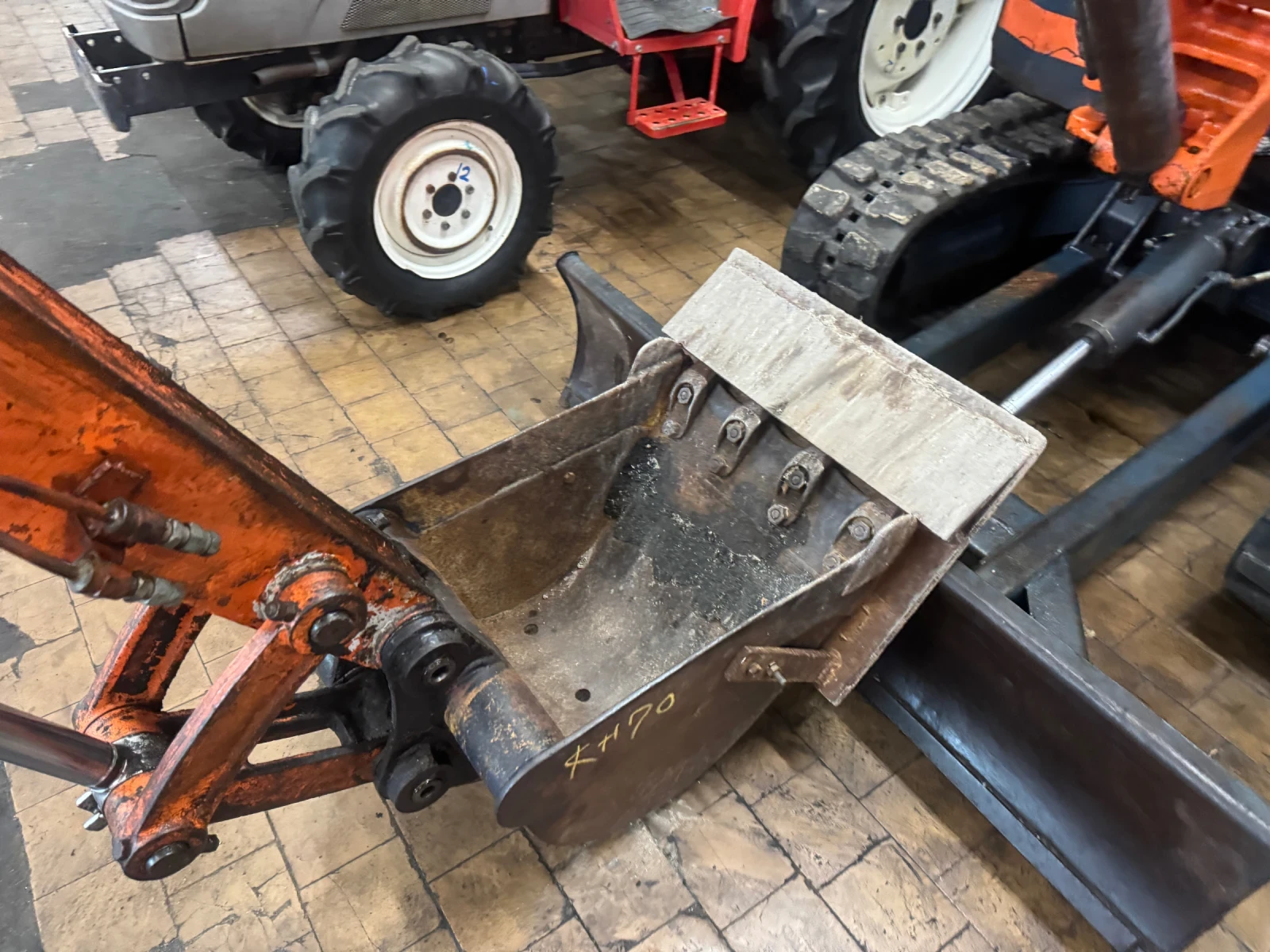 Трактор Kubota KH70 - изображение 6