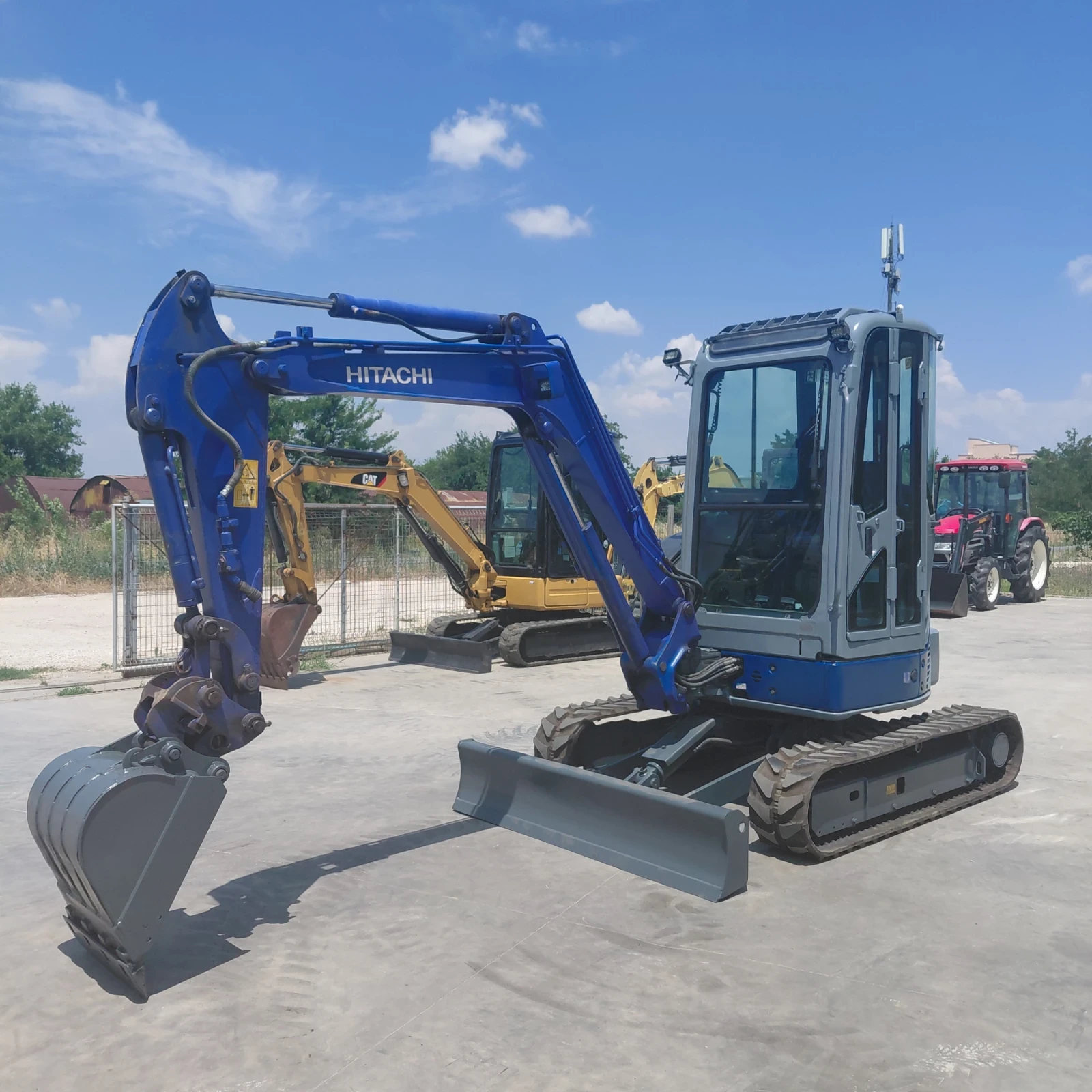 Багер Hitachi ZX35U * КЛИМАТИК, БЪРЗОСМЕННИК, ЛИНИЯ ЗА ЧУК * 