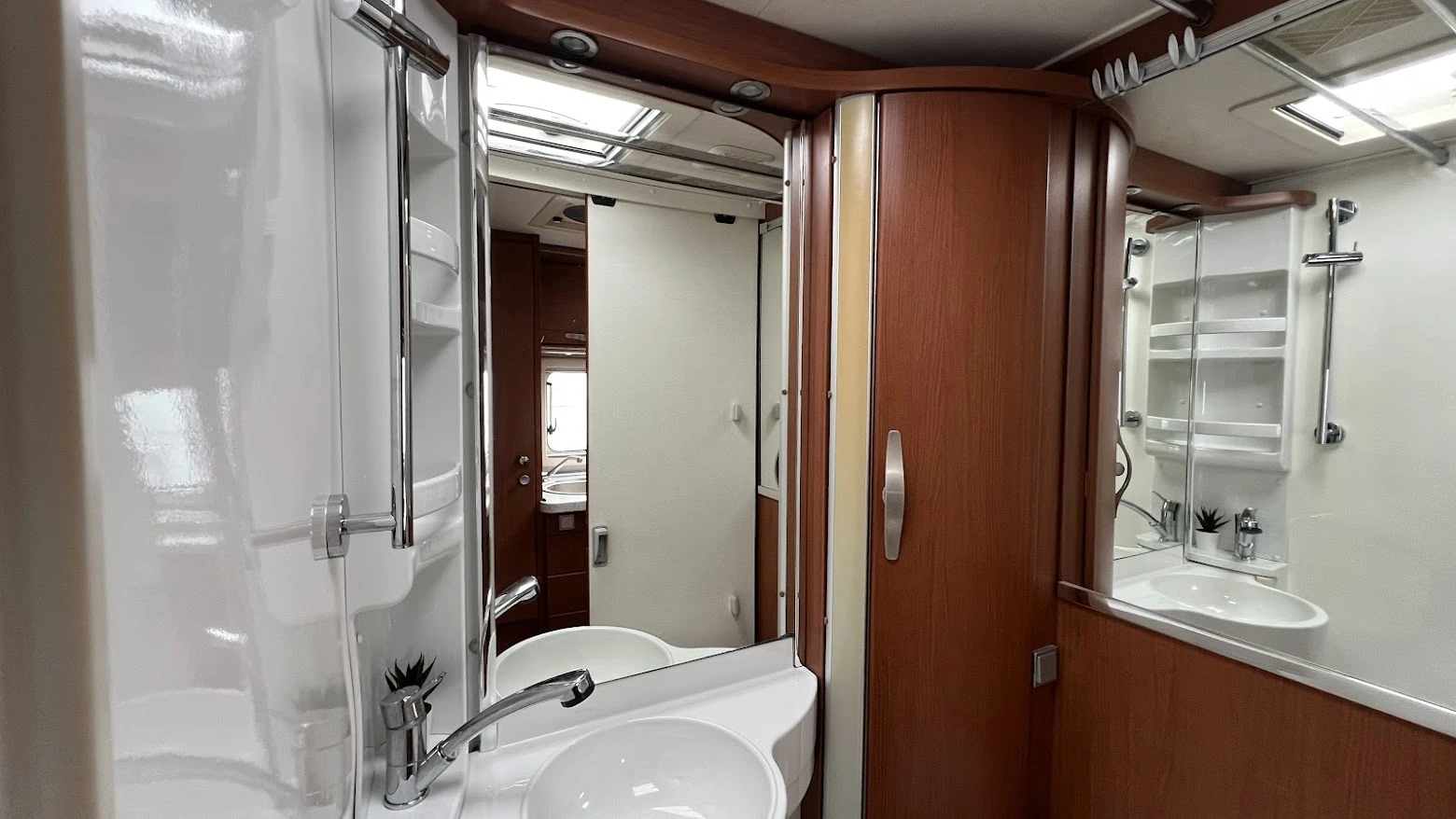 Кемпер HYMER / ERIBA B514, снимка 17 - Каравани и кемпери - 56251863
