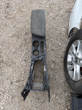 KIA Niro 2017г подлакатник централна конзола 84692-G5000, снимка 1