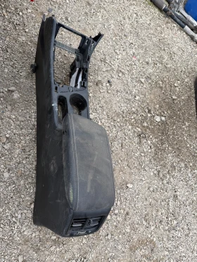 KIA Niro 2017г подлакатник централна конзола 84692-G5000, снимка 5