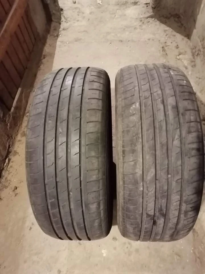 Гуми Летни 215/55R17, снимка 1 - Гуми и джанти - 48016953