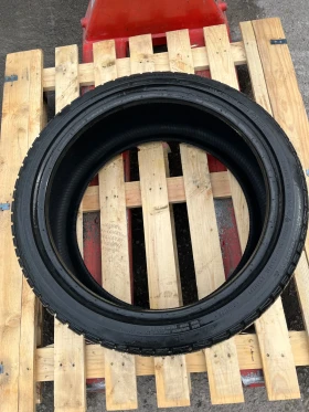 Гуми Зимни 255/35R19, снимка 5 - Гуми и джанти - 53596914