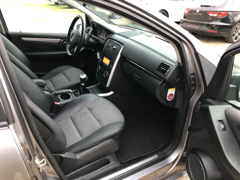 Mercedes-Benz B 200 ФЕЙСЛИФТ/2.0 CDI-6 ck/AVANGARDE-КАТО НОВА, снимка 13 - Автомобили и джипове - 52876878