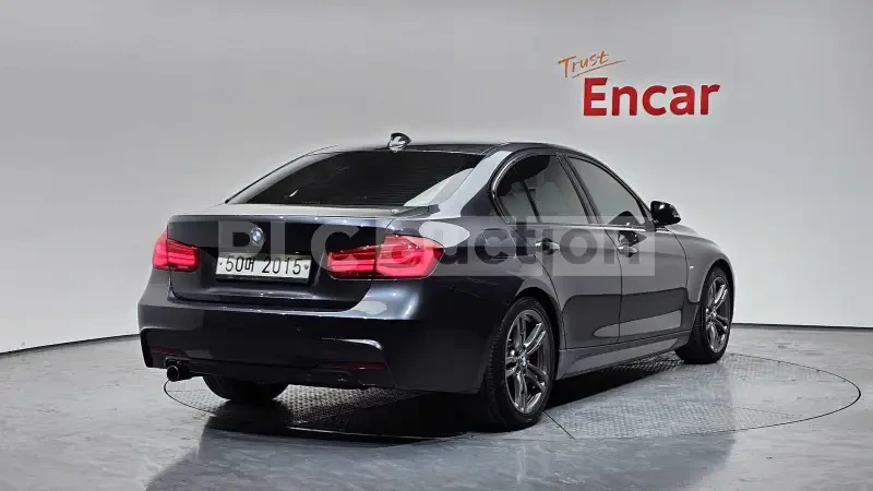 BMW 320 M ПАКЕТ / ЛИЗИНГ / ЦЕНА ДО БЪЛГАРИЯ, снимка 2 - Автомобили и джипове - 55431531