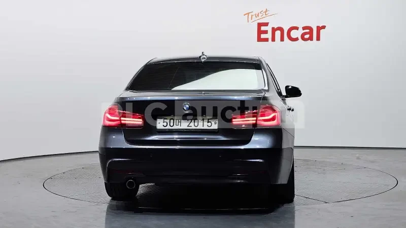 BMW 320 M ПАКЕТ / ЛИЗИНГ / ЦЕНА ДО БЪЛГАРИЯ, снимка 4 - Автомобили и джипове - 55431531