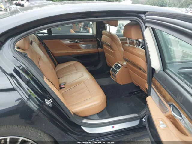 BMW 750 4, 4 V8 xDrive, снимка 8 - Автомобили и джипове - 55978528