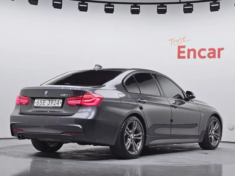 BMW 320 i - САМО 30% АВАНС, снимка 2 - Автомобили и джипове - 56304452