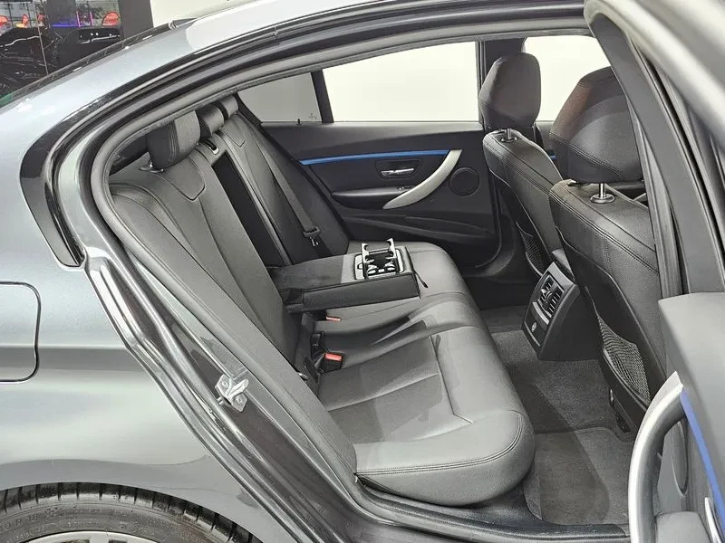 BMW 320 i - САМО 30% АВАНС, снимка 11 - Автомобили и джипове - 56304452
