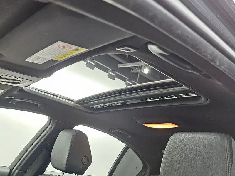 BMW 320 i - САМО 30% АВАНС, снимка 15 - Автомобили и джипове - 56304452