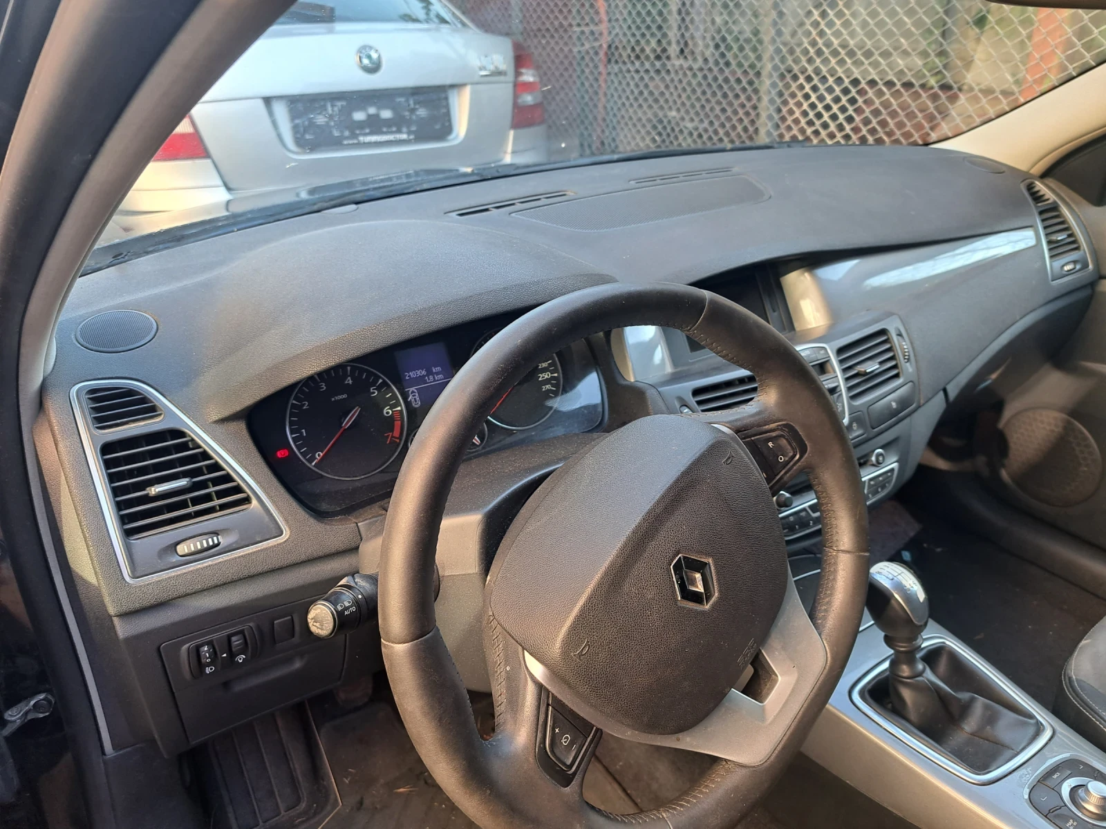 Renault Laguna 2000куб. 140 к.с - изображение 10