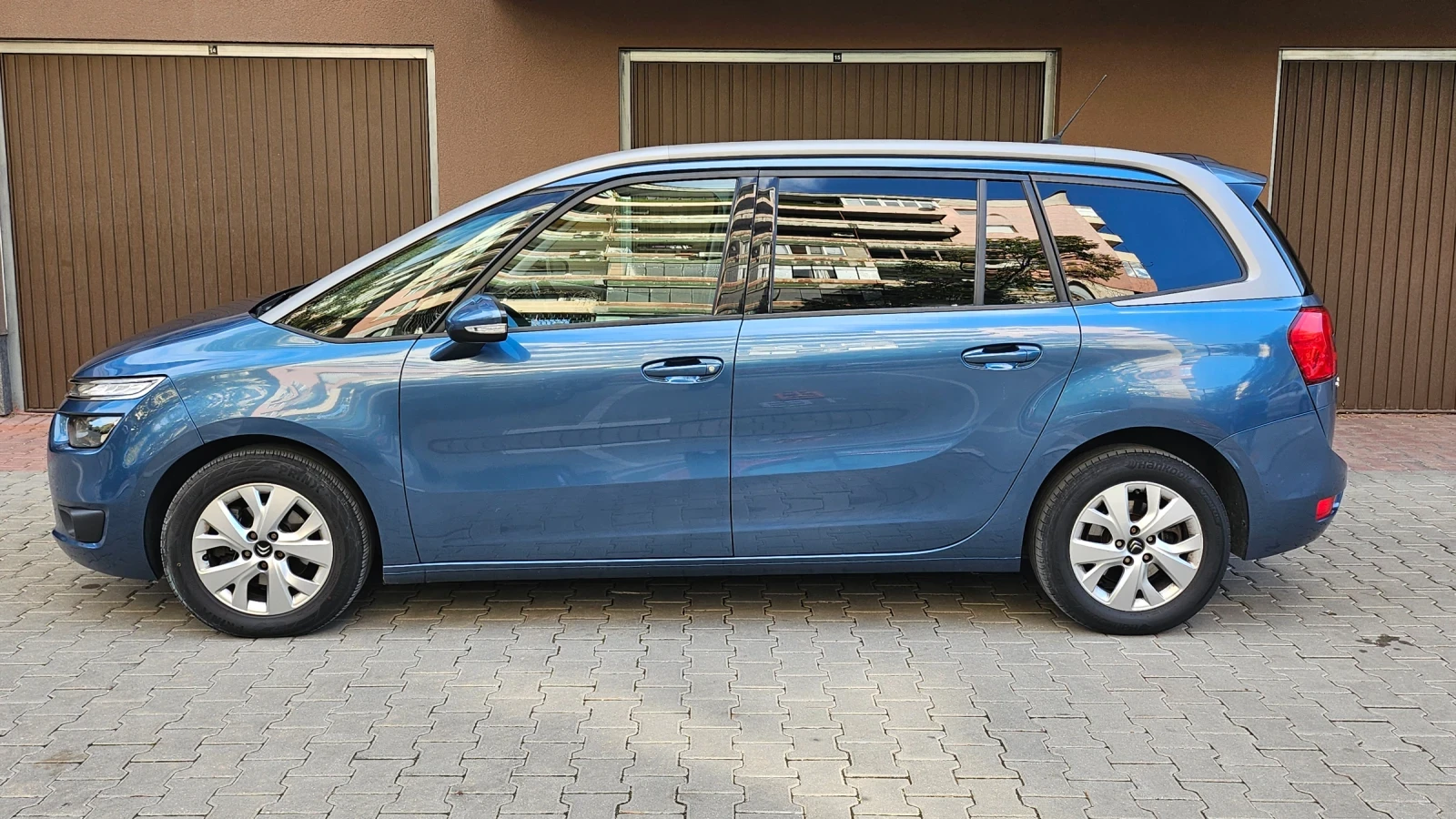 Citroen Grand C4 Picasso 1.2 Petrol 7 места - изображение 2