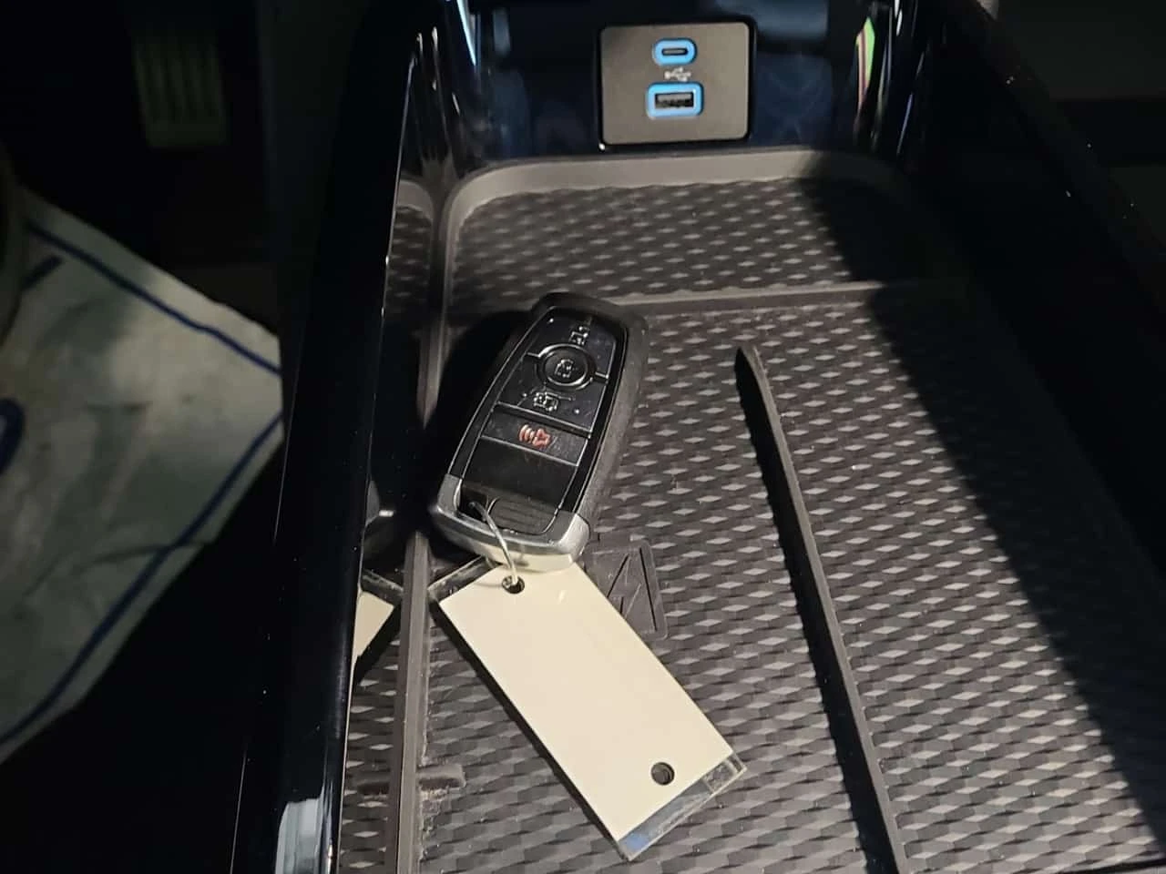 Ford Mustang Mach-E * Awd Select * CARFAX * , снимка 7 - Автомобили и джипове - 56720710