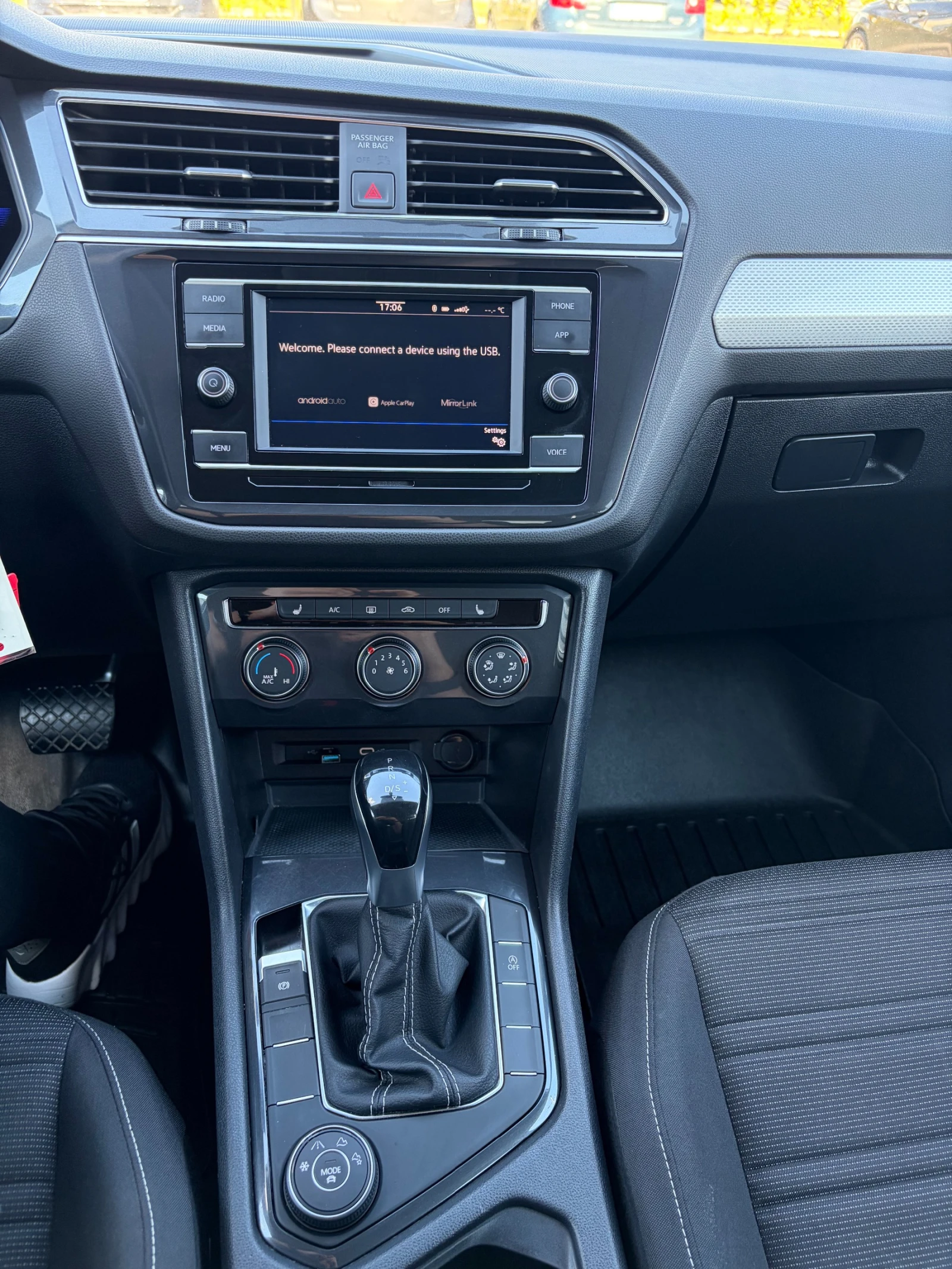 VW Tiguan 2.0T, 4Motion, снимка 8 - Автомобили и джипове - 54100482