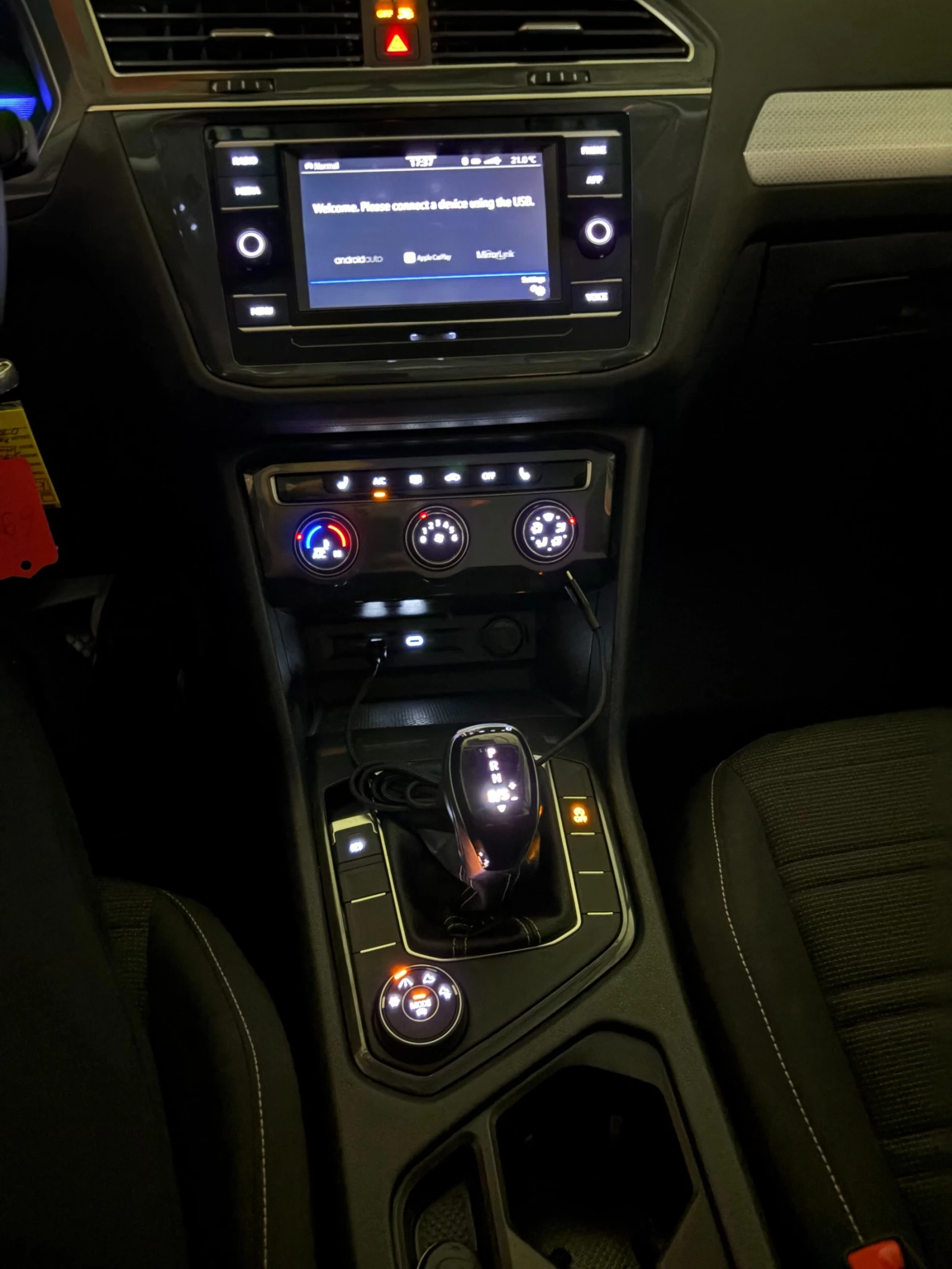 VW Tiguan 2.0T, 4Motion, снимка 14 - Автомобили и джипове - 54100482