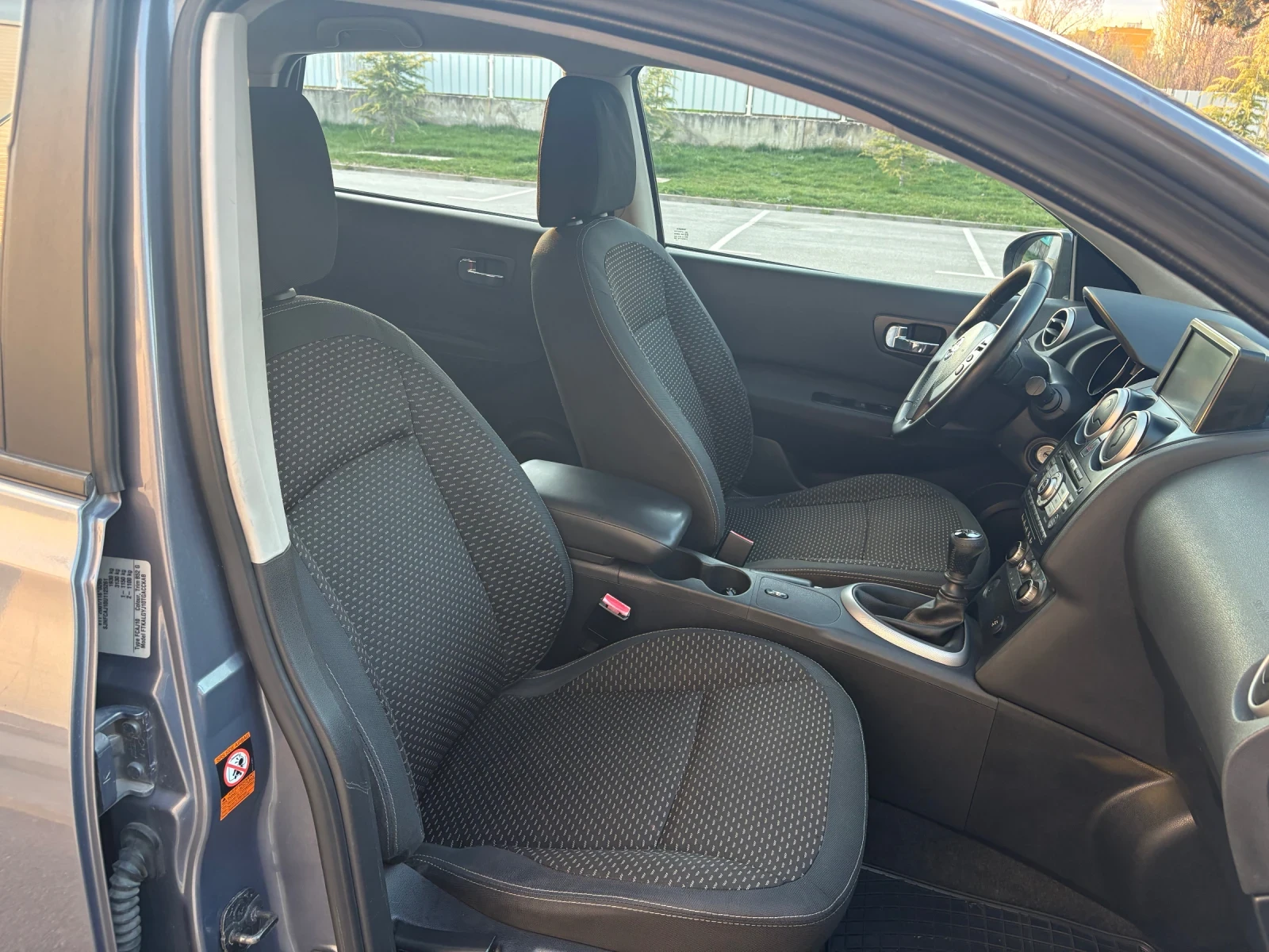 Nissan Qashqai 1.5dci/NAVI/KAMERA/Cruize/6ск/, снимка 10 - Автомобили и джипове - 54101293