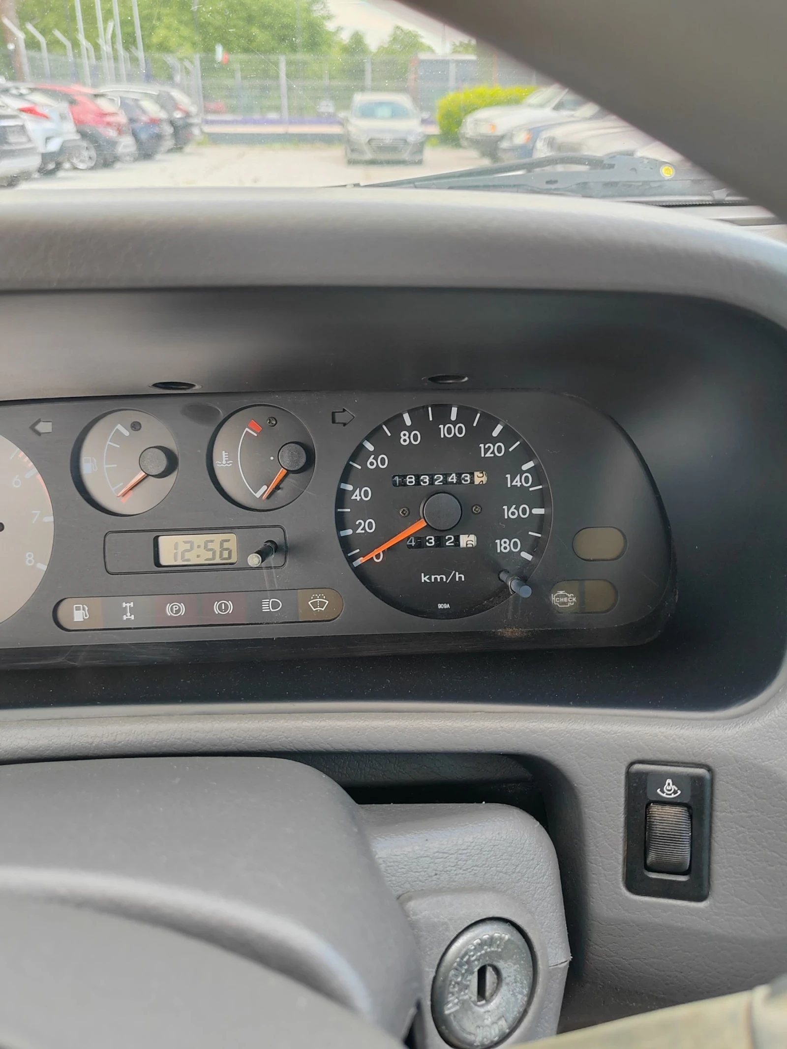 Nissan Terrano 2.4, 116к.с. 4х4, снимка 11 - Автомобили и джипове - 54579269