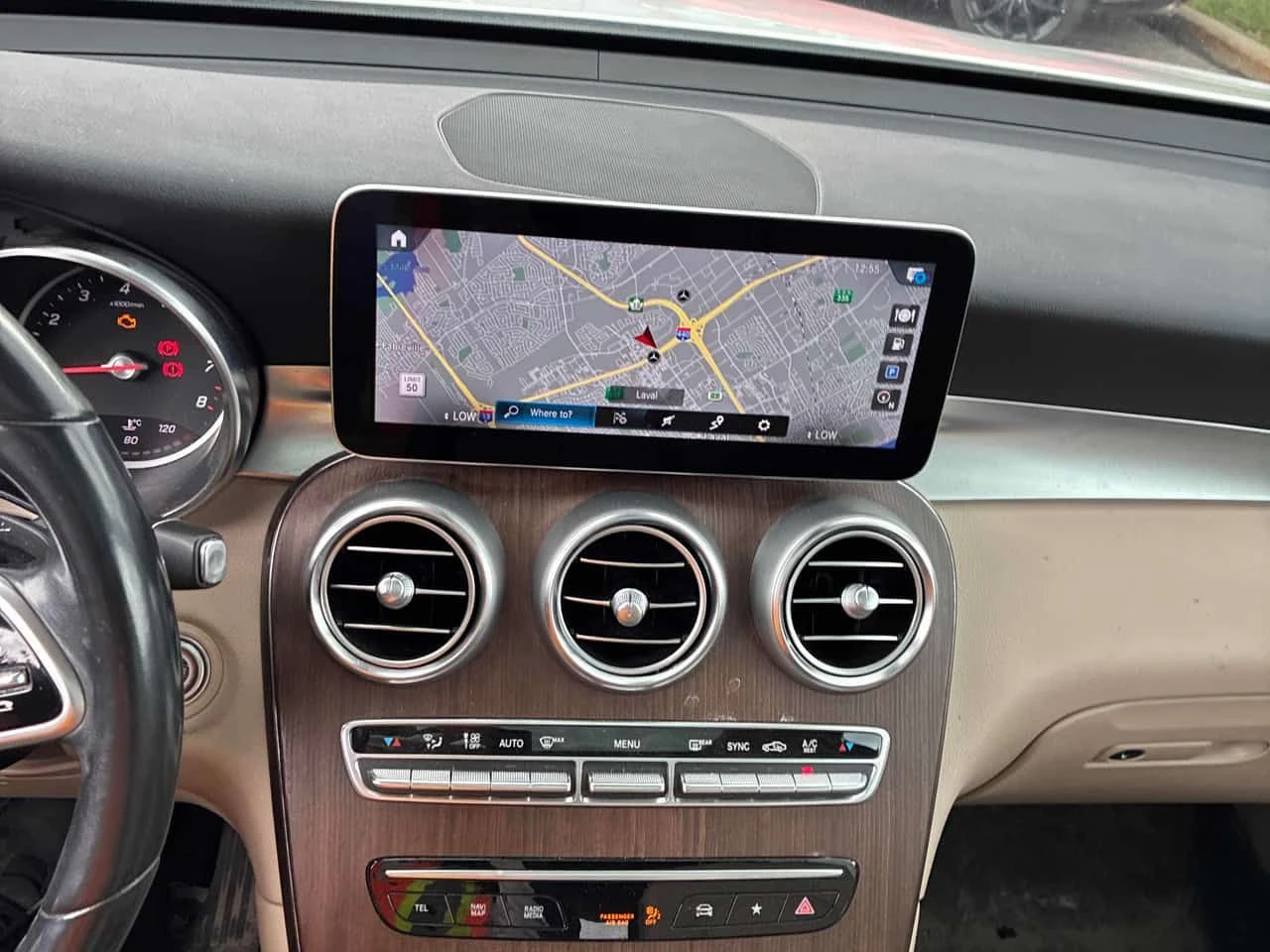 Mercedes-Benz GLC 300 CARFAX/КЛИП/ОТ ГЛАВНО ПРЕДСТАВИТЕЛСТВО , снимка 9 - Автомобили и джипове - 55468469