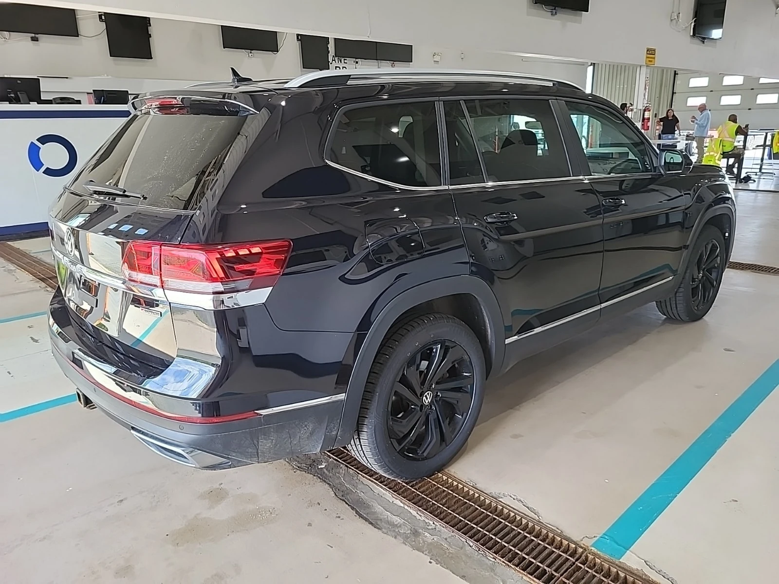 VW Atlas * 3.6 Fsi 4motion Highline* CARFAX* АВТОКРЕДИТ* , снимка 2 - Автомобили и джипове - 55875166