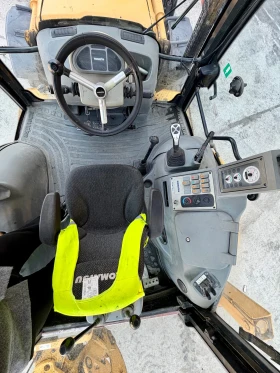 Багер Komatsu WB93R-5, снимка 8