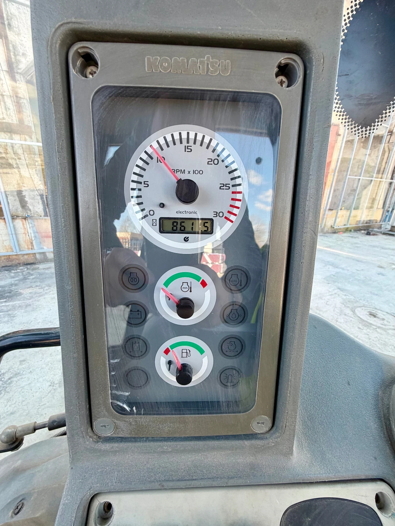 Багер Komatsu WB93R-5, снимка 7 - Индустриална техника - 53916287