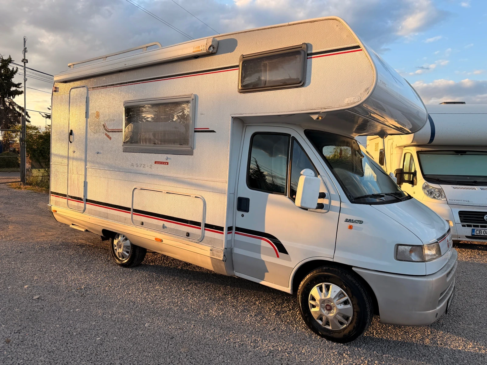 Кемпер Burstner 2.8 idtd Limited edition, снимка 5 - Каравани и кемпери - 55556242