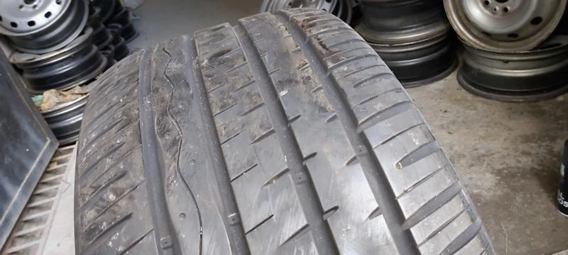 Гуми Зимни 275/40R20, снимка 2 - Гуми и джанти - 31948817