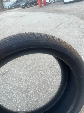 Гуми Зимни 225/40R19, снимка 2 - Гуми и джанти - 42788303